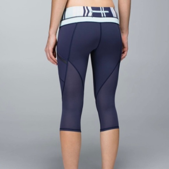 Blue Lululemon Run A Marathon Crop II, 8 - Picture 2 of 15